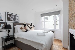 2 bedrooms, iron/ironing board, Internet, bed sheets - Incredibly Located Luxury 2BD Flat, Oxford Street (London)