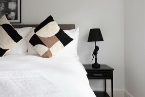 2 bedrooms, iron/ironing board, Internet, bed sheets - Incredibly Located Luxury 2BD Flat, Oxford Street (London)