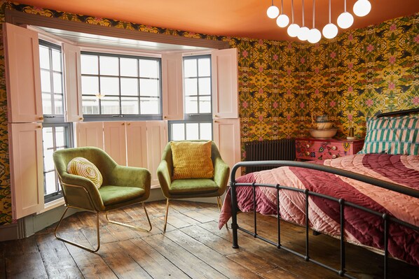 4 chambres, lit avec matelas en mousse à mémoire