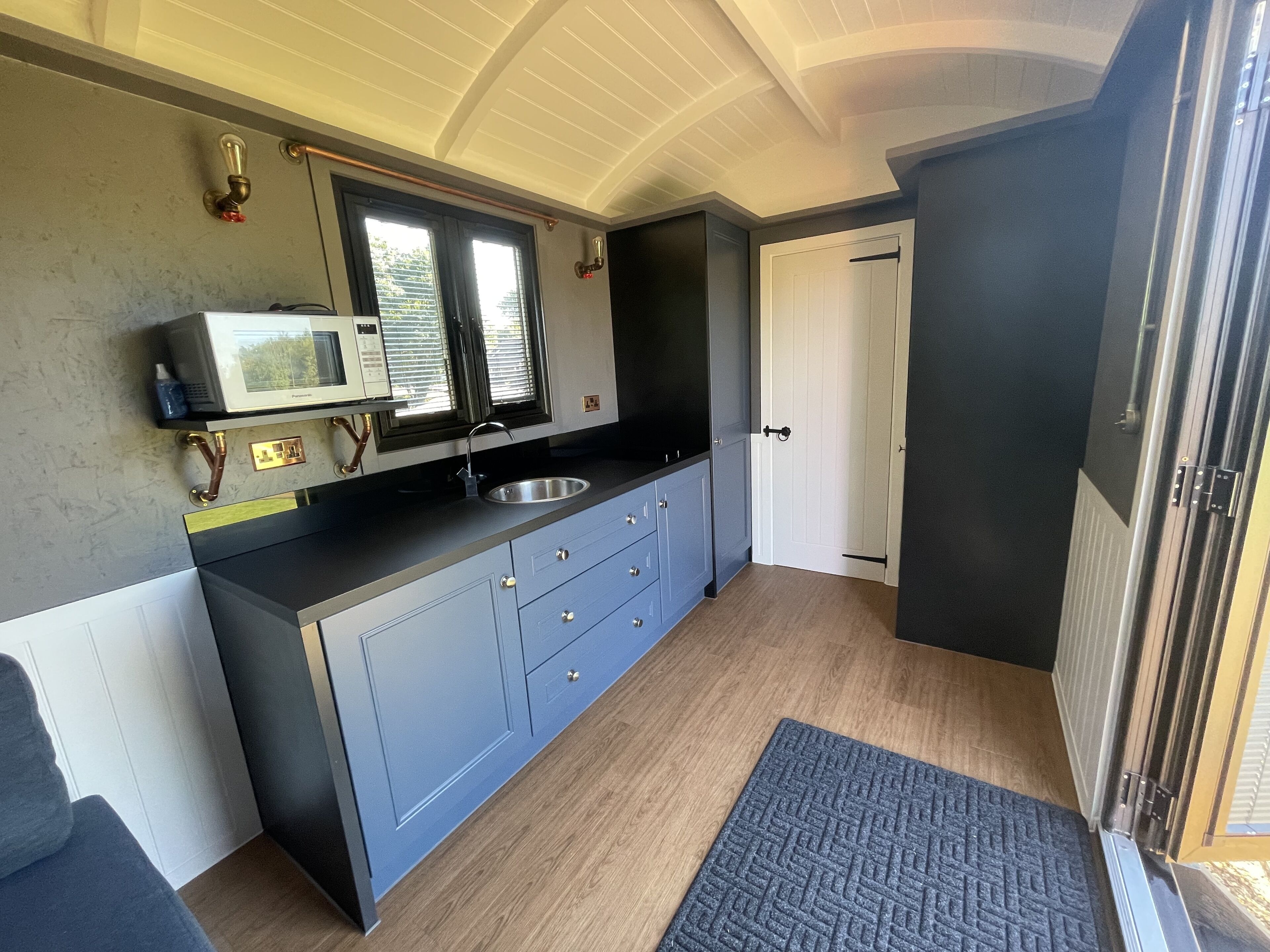 Luxury Shepherds hut overlooking stunning lake