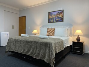 Dobbeltrom – deluxe | Individuelt dekorert, individuelt innredet og skrivebord