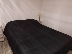 1 habitación, wifi y ropa de cama