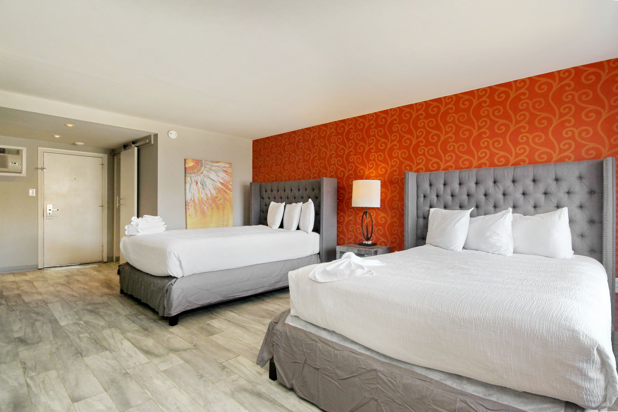 Double Queen Retreat: Poolside Perfection 210