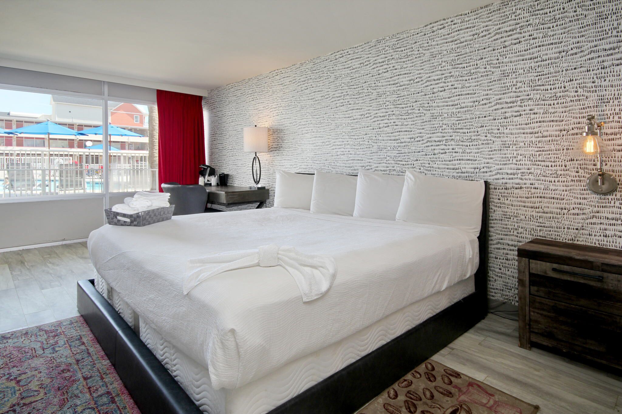 Unwind in Comfort: King Room with a Beautiful Pool View 114