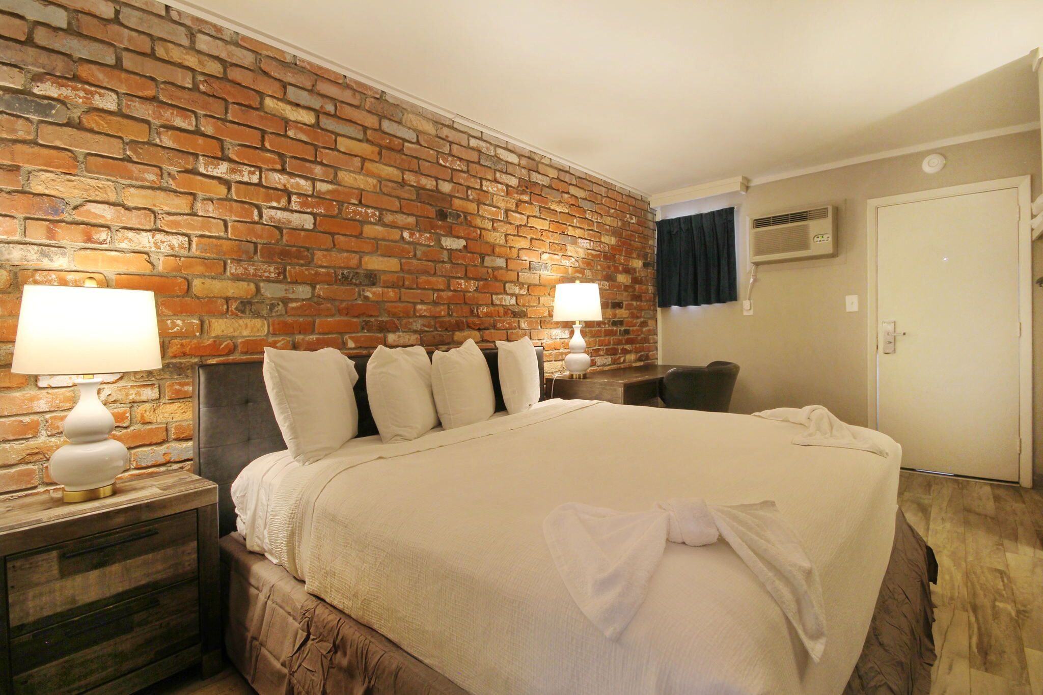 Ocean-Facing Luxury: One-Bedroom King Suite 134