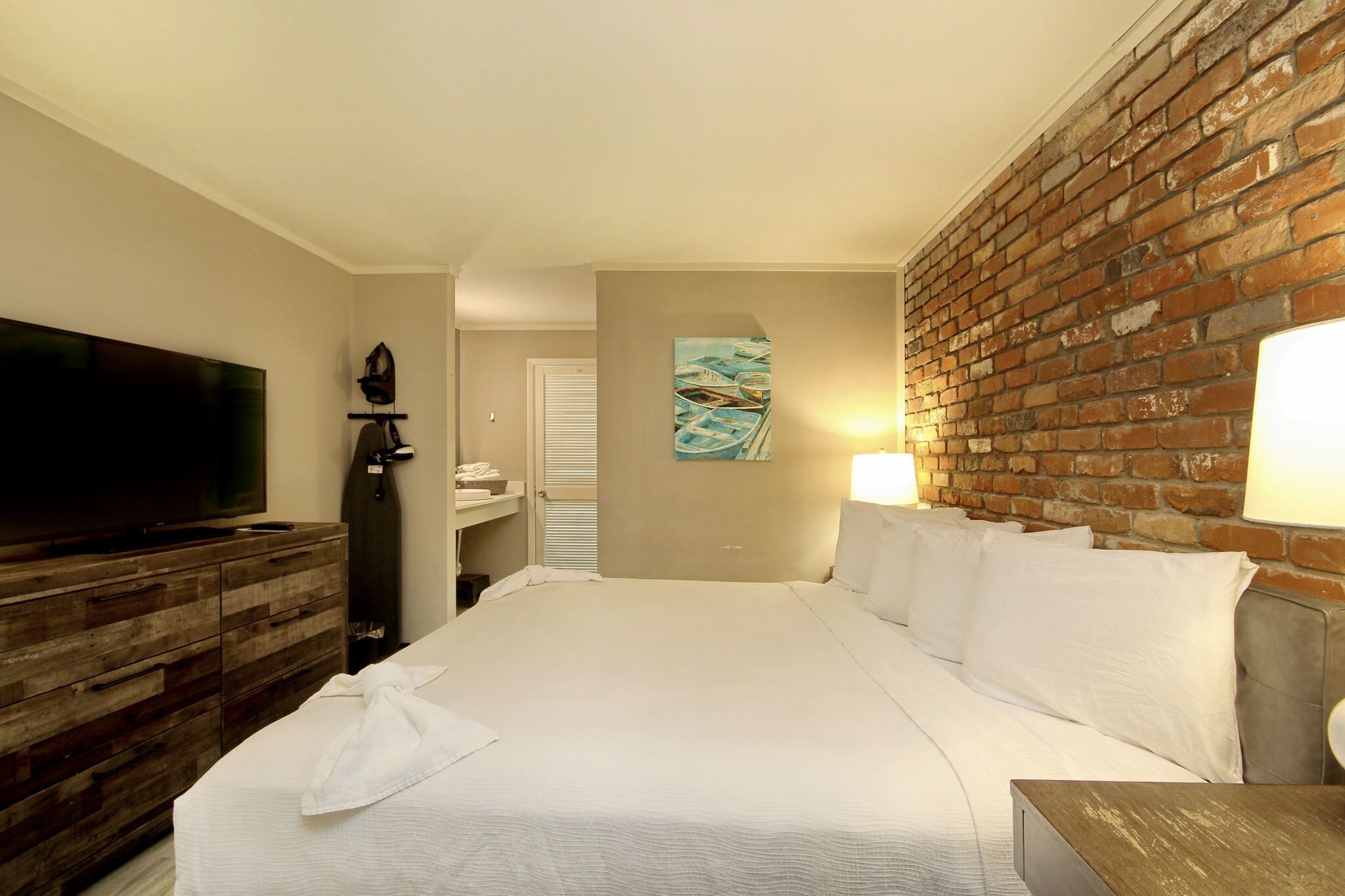 Ocean-Facing Luxury: One-Bedroom King Suite 134