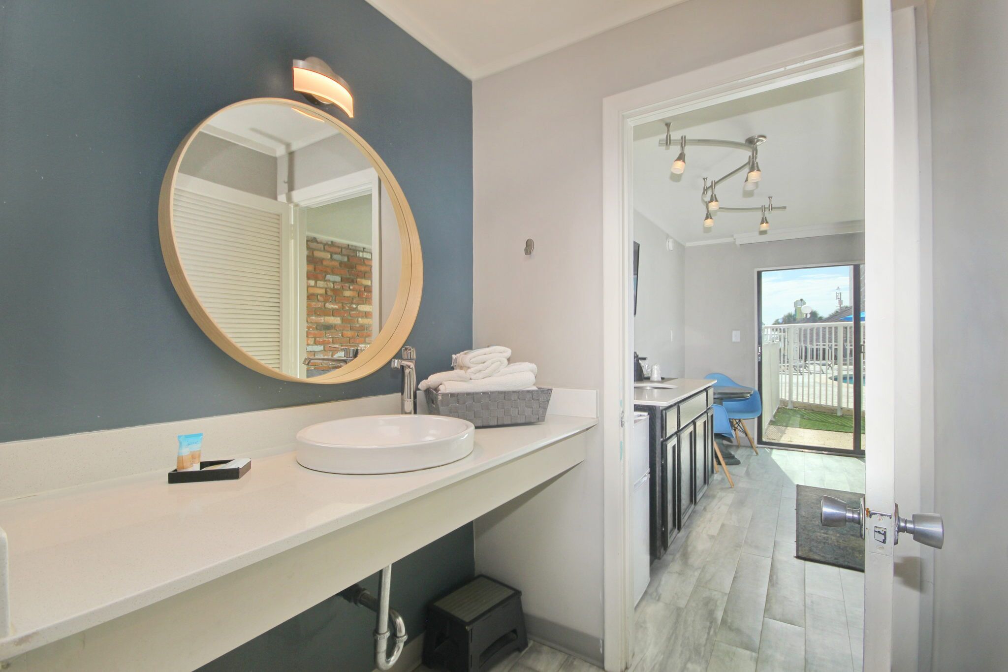 Ocean-Facing Luxury: One-Bedroom King Suite 134