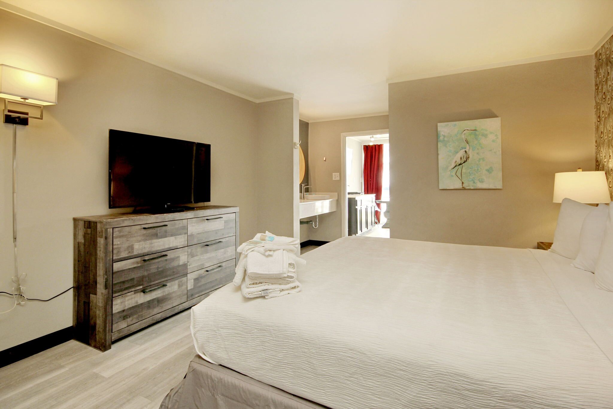 Beach Bliss Awaits: Spacious One-Bedroom Suite 138