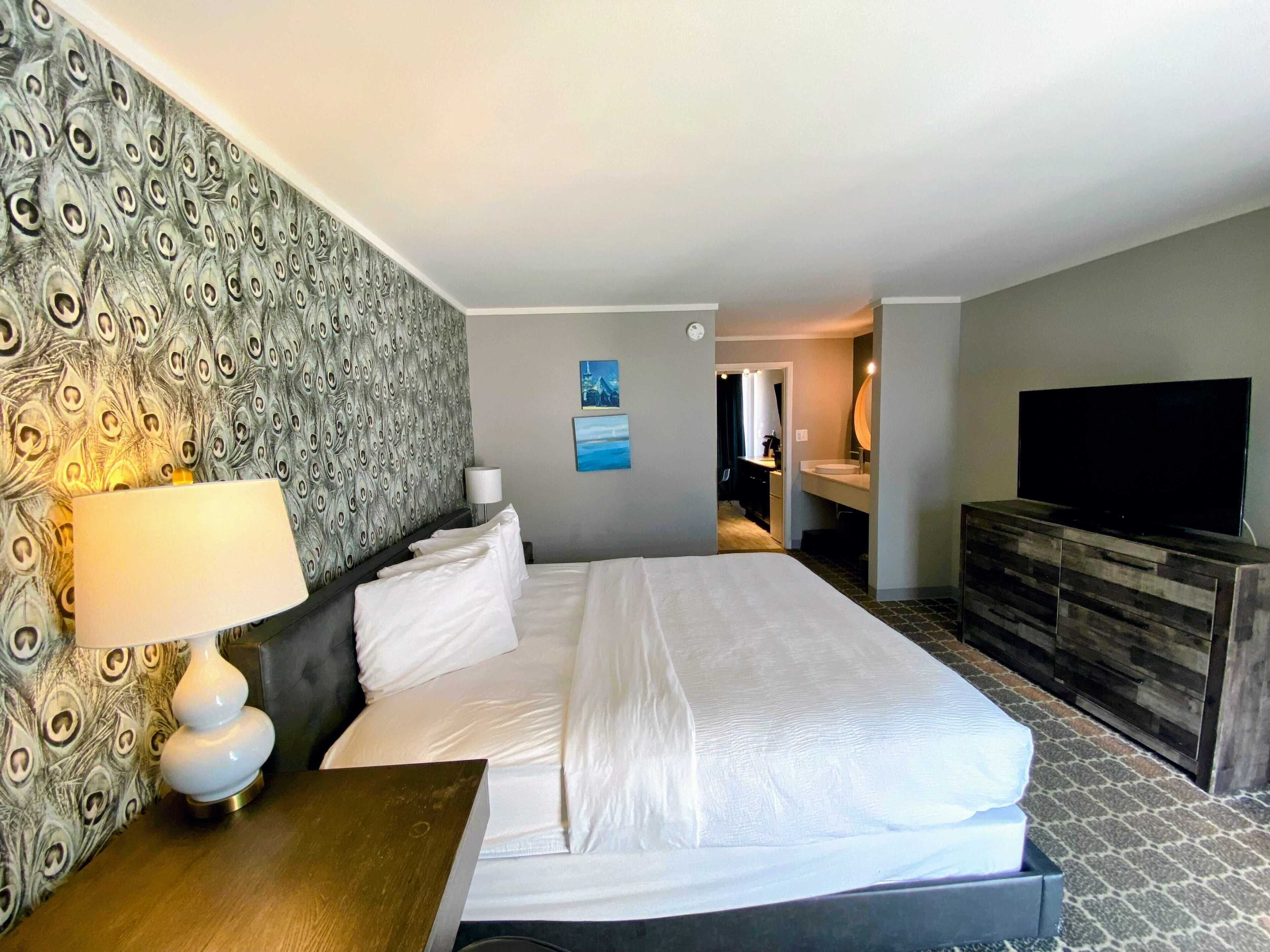 Your Perfect Getaway Awaits: Chic One Bedroom King Suite