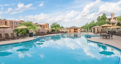 Family-friendly suite, five minutes from TCP & 29 miles from State Farm Stadium.