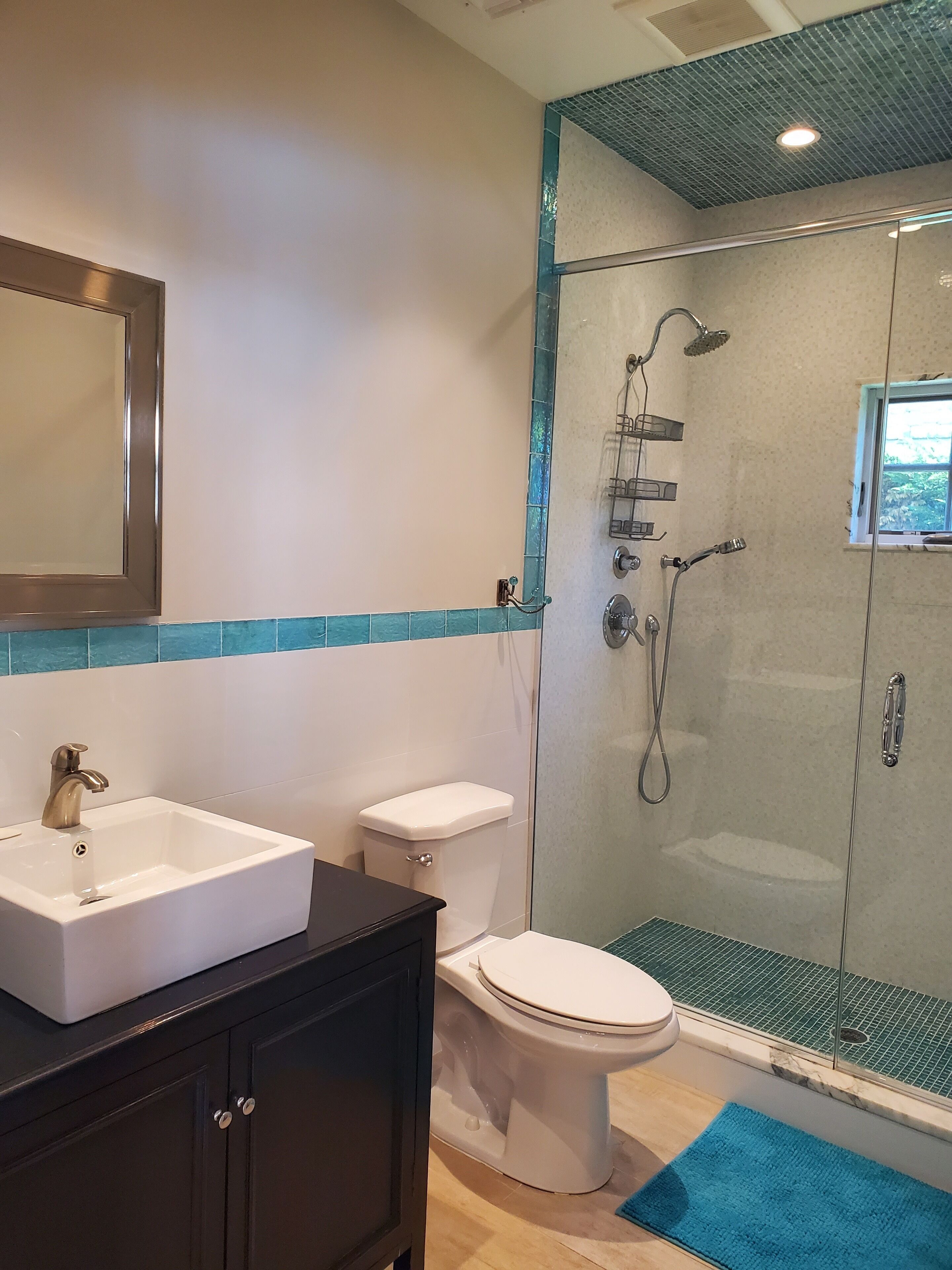 Private Pool House with Loft Arrangement Walking distance to town!