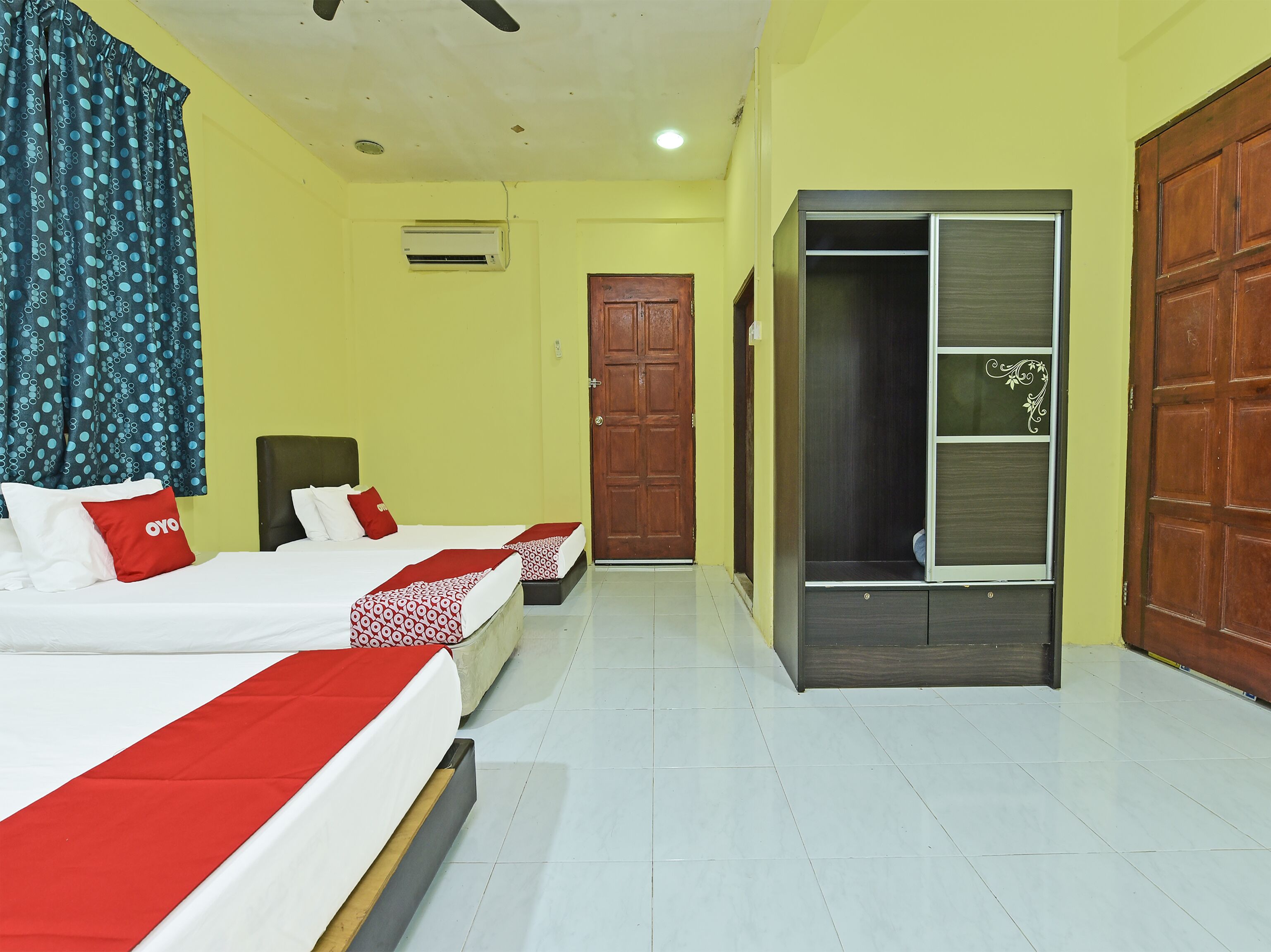 Suite familiar | Escriptori, wifi gratuïta i roba de llit 