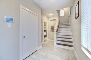 Interior - Buffalo Bayou downtown 3lvl stunning city views|Sleeps 10 (Houston)