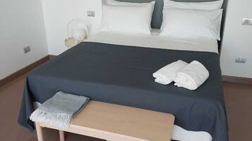 1 chambre, fer et planche Ă repasser, Wi-Fi gratuit, draps fournis