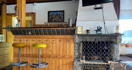 Quiet bungalow with covered terrace