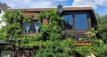 Quiet bungalow with covered terrace