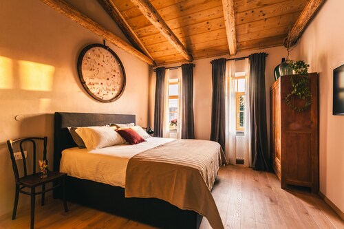 BELAKAPA authentic house with free parking and garden