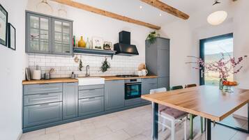 Refrigerador, horno, parrilla de estufa y lavavajillas