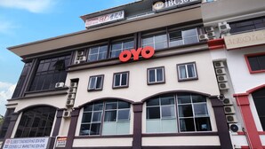 A multi-story building with the 'OYO' logo prominently displayed on the facade. - Hotel O iBC36 Business Stay (Kuching)