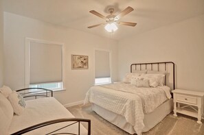 4 bedrooms, desk, iron/ironing board, free WiFi