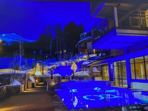 Piscine intérieure, piscine extérieure