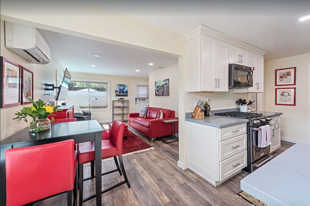 Vintage 2 Bedroom, Proctor Terrace