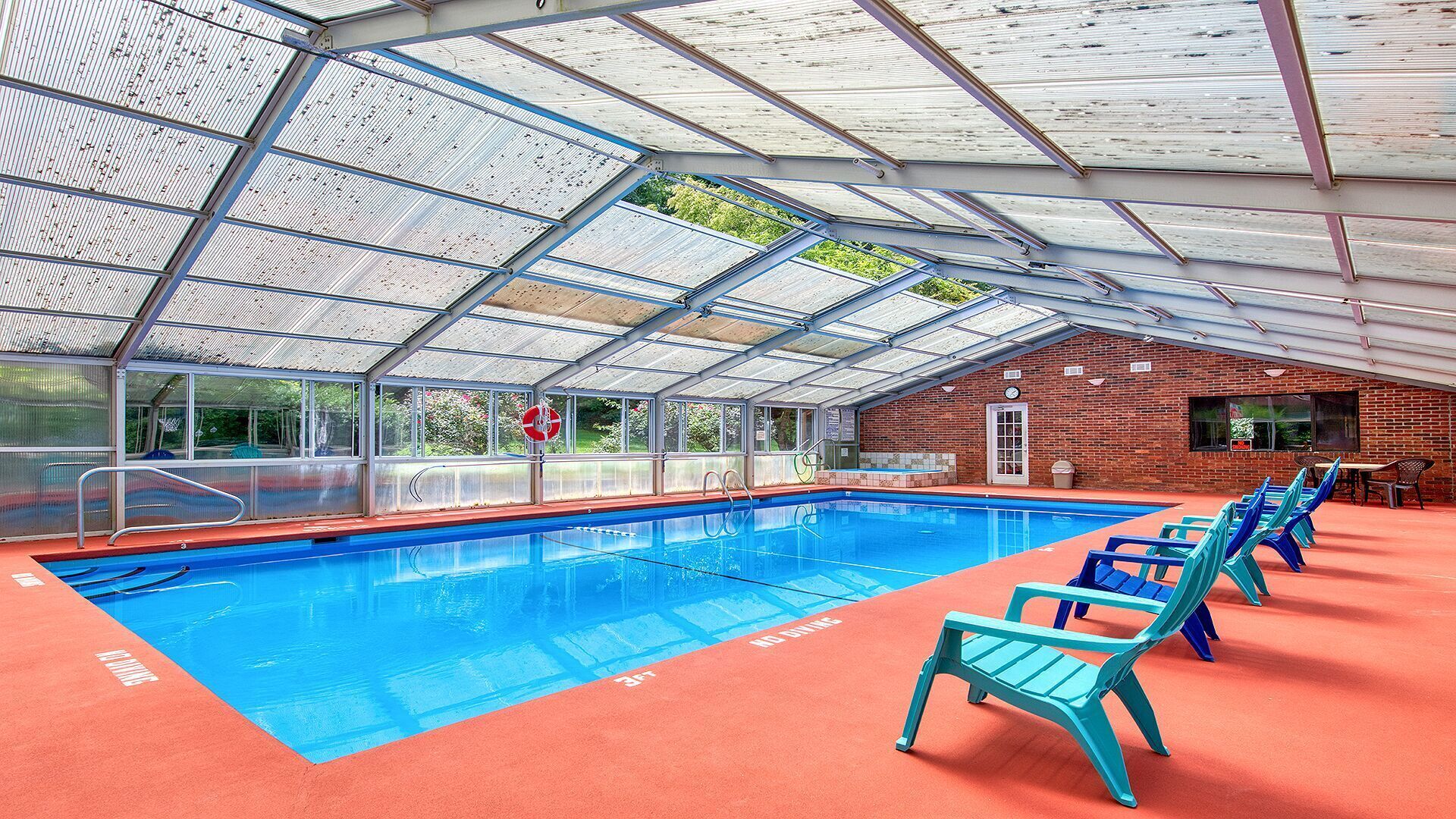Alberca techada y alberca climatizada