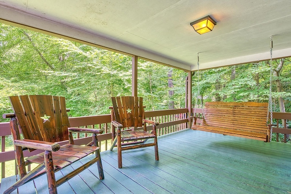 Welcome to our creekside-retreat. This beautiful cabin has a warm and inviting floor plan, a gas fireplace and plenty of room for large families or groups of friends. Located just minutes to the Blue Ridge Pkwy, Soco Falls, and the Maggie Festival Grounds