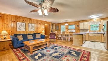 Smart-TV, Kamin, Bücher