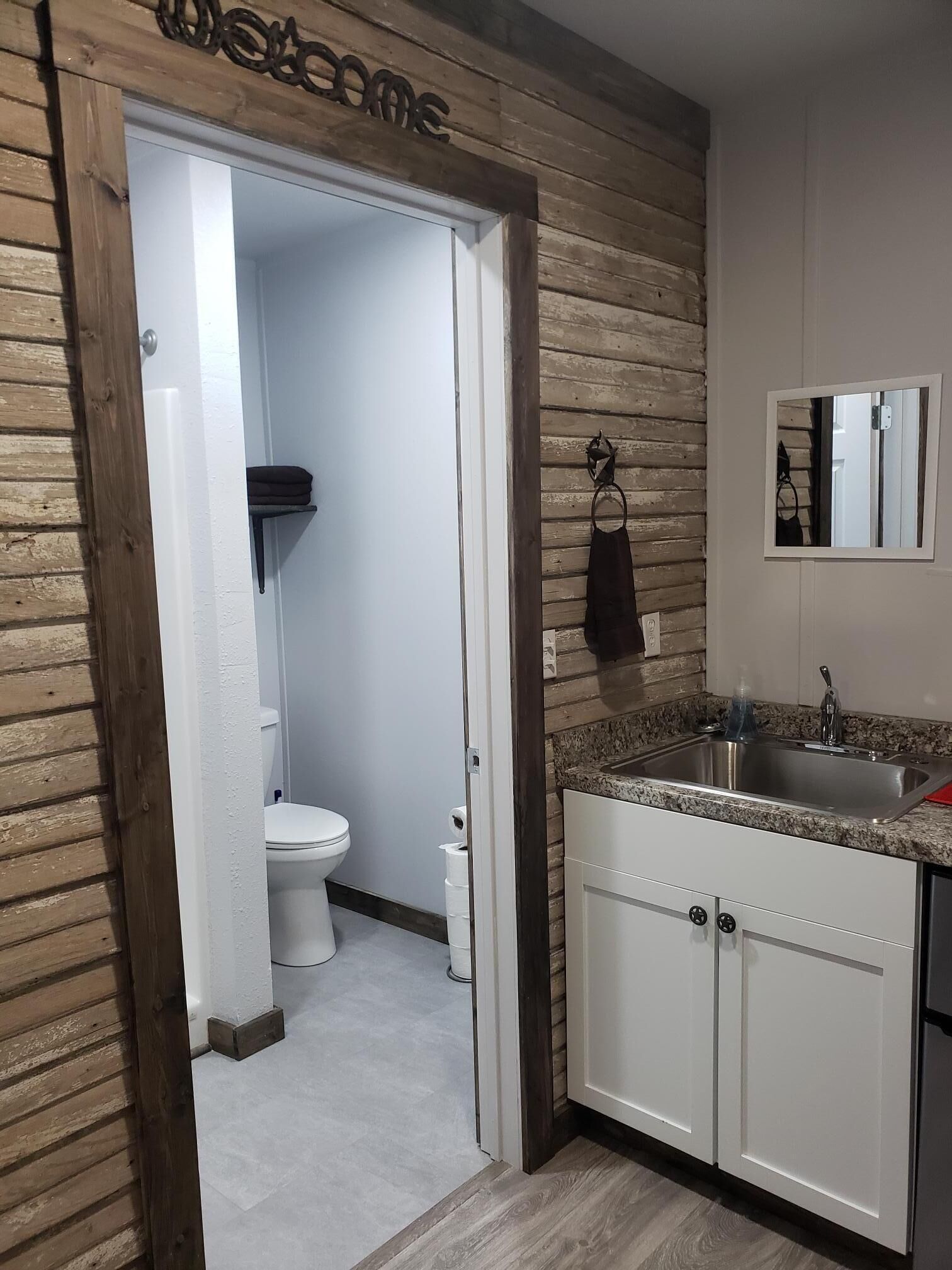 New mini-suite 1 with view of Santa Anna Mountain