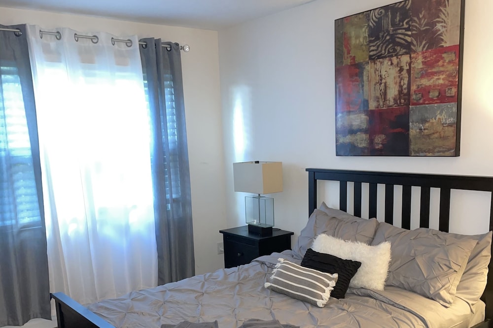 Beautiful 1 bedroom near everything!