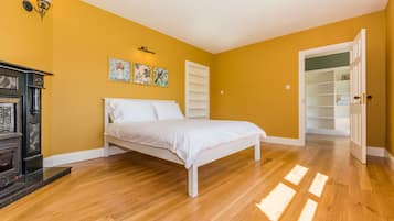 5 bedrooms, bed sheets