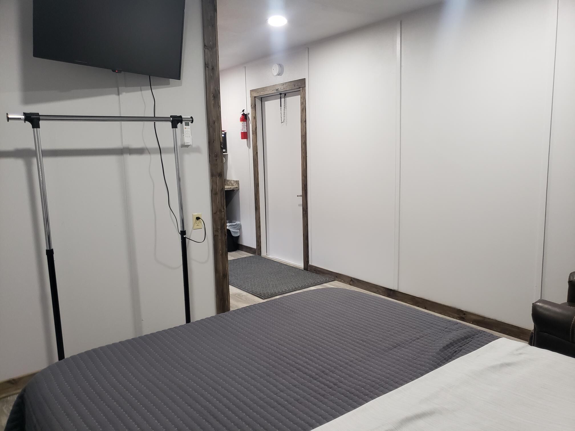 New mini-suite 2 with view of Santa Anna Mountain