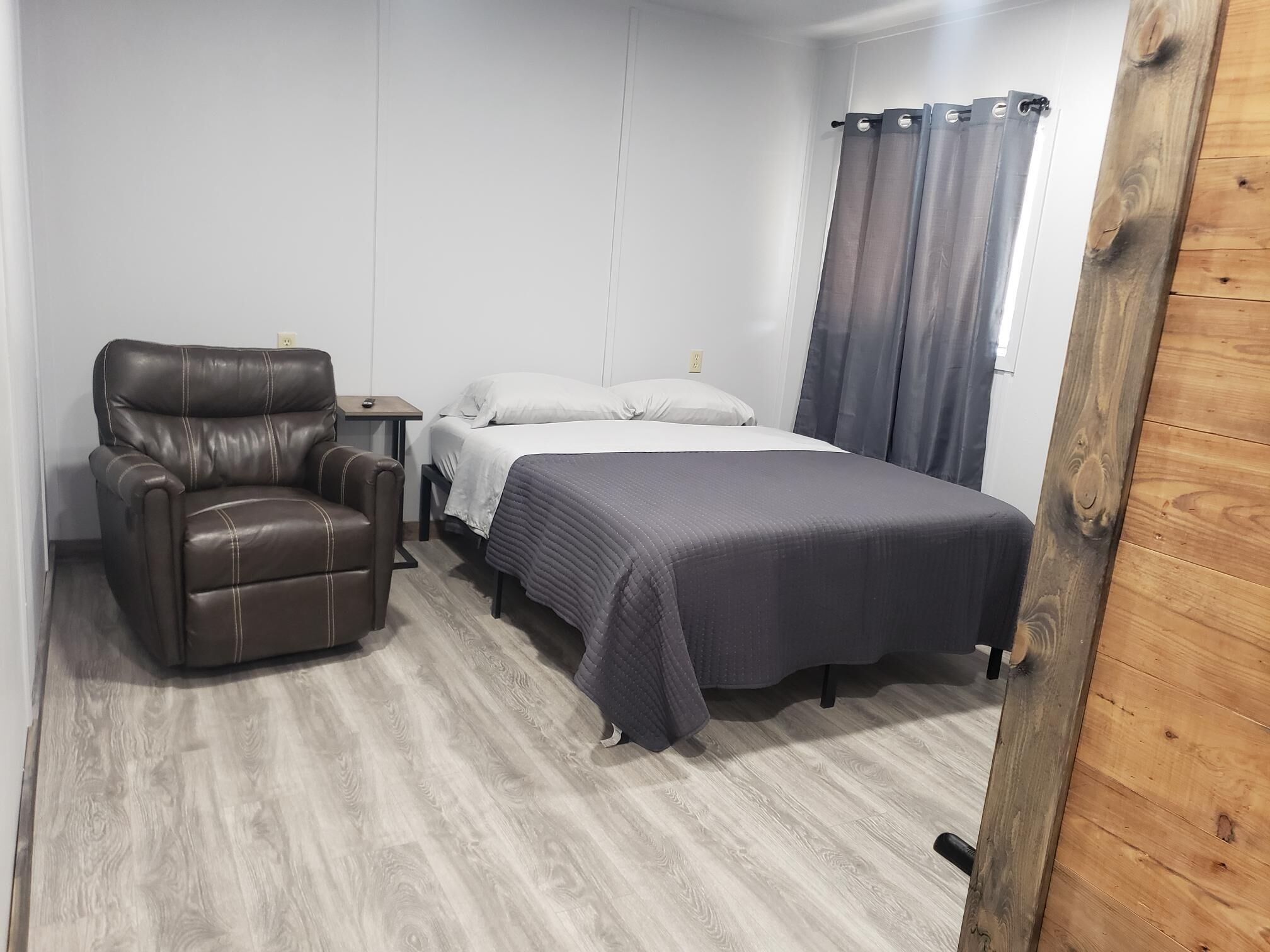 New mini-suite 2 with view of Santa Anna Mountain