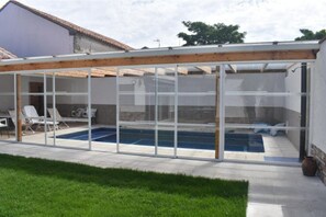 Indoor pool - Rural house with swimming pool to bathe all year round. (La Zarza)