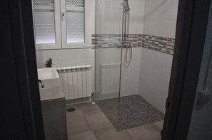 Shower, towels, soap, shampoo