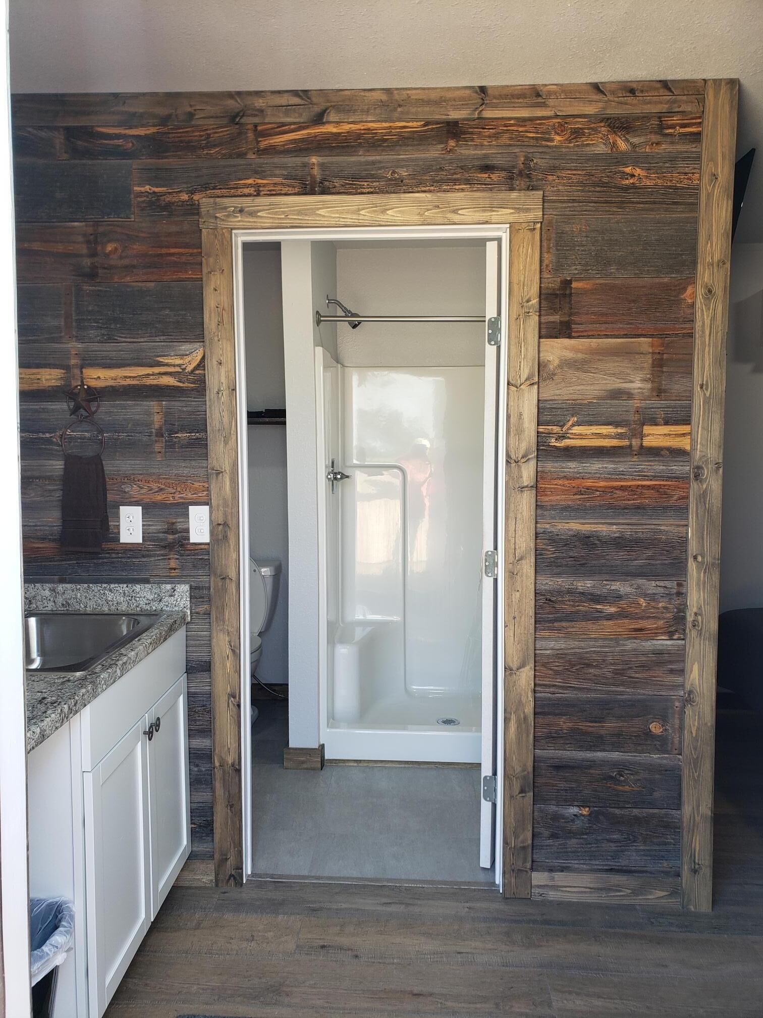 New mini-suite 3 with view of Santa Anna Mountain