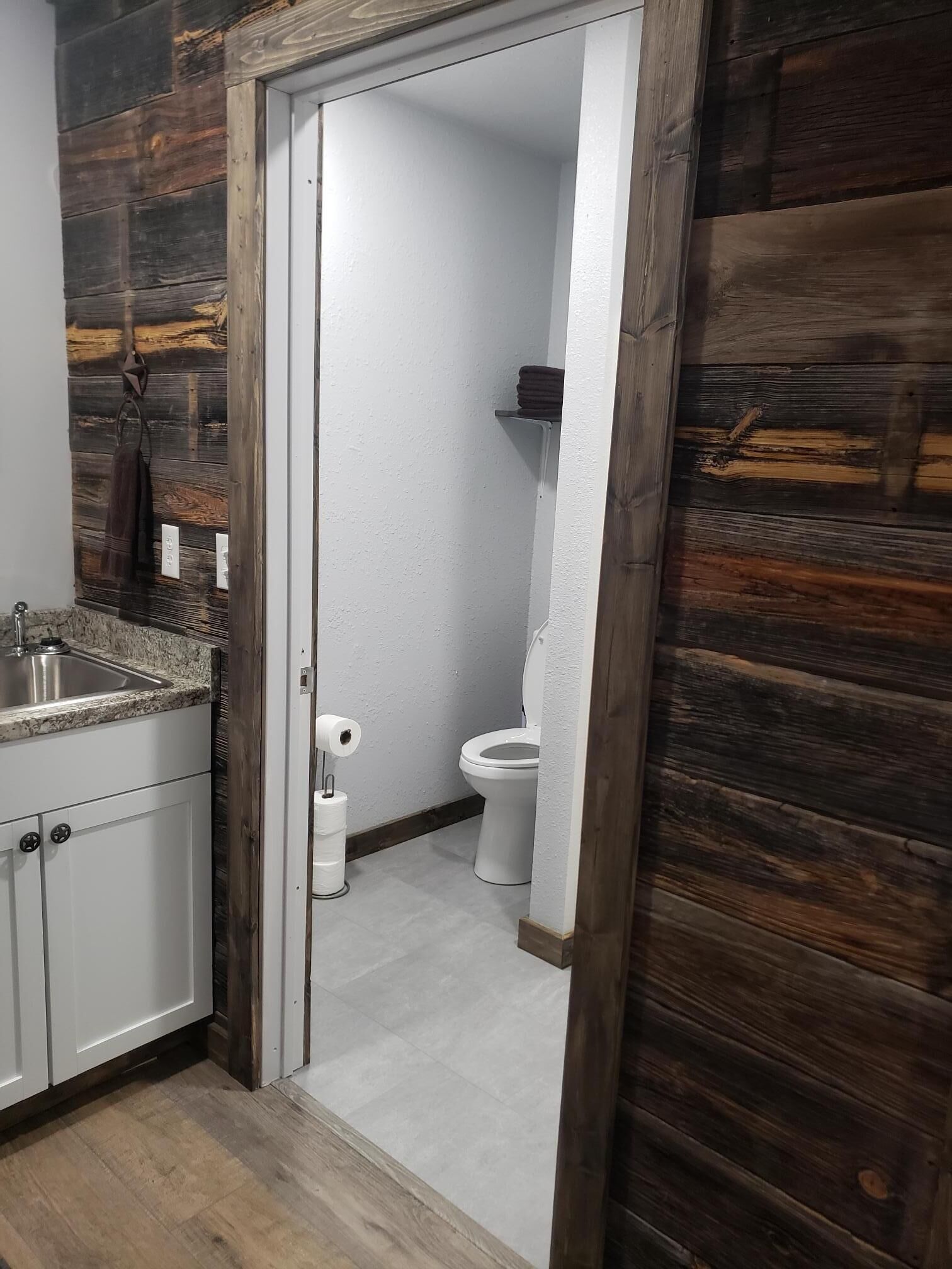 New mini-suite 3 with view of Santa Anna Mountain