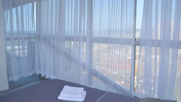 1 bedroom, in-room safe, iron/ironing board, free WiFi