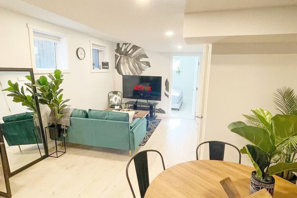 Entire Suite 2-BDRM Sleeps 6 w/Yard WiFi!