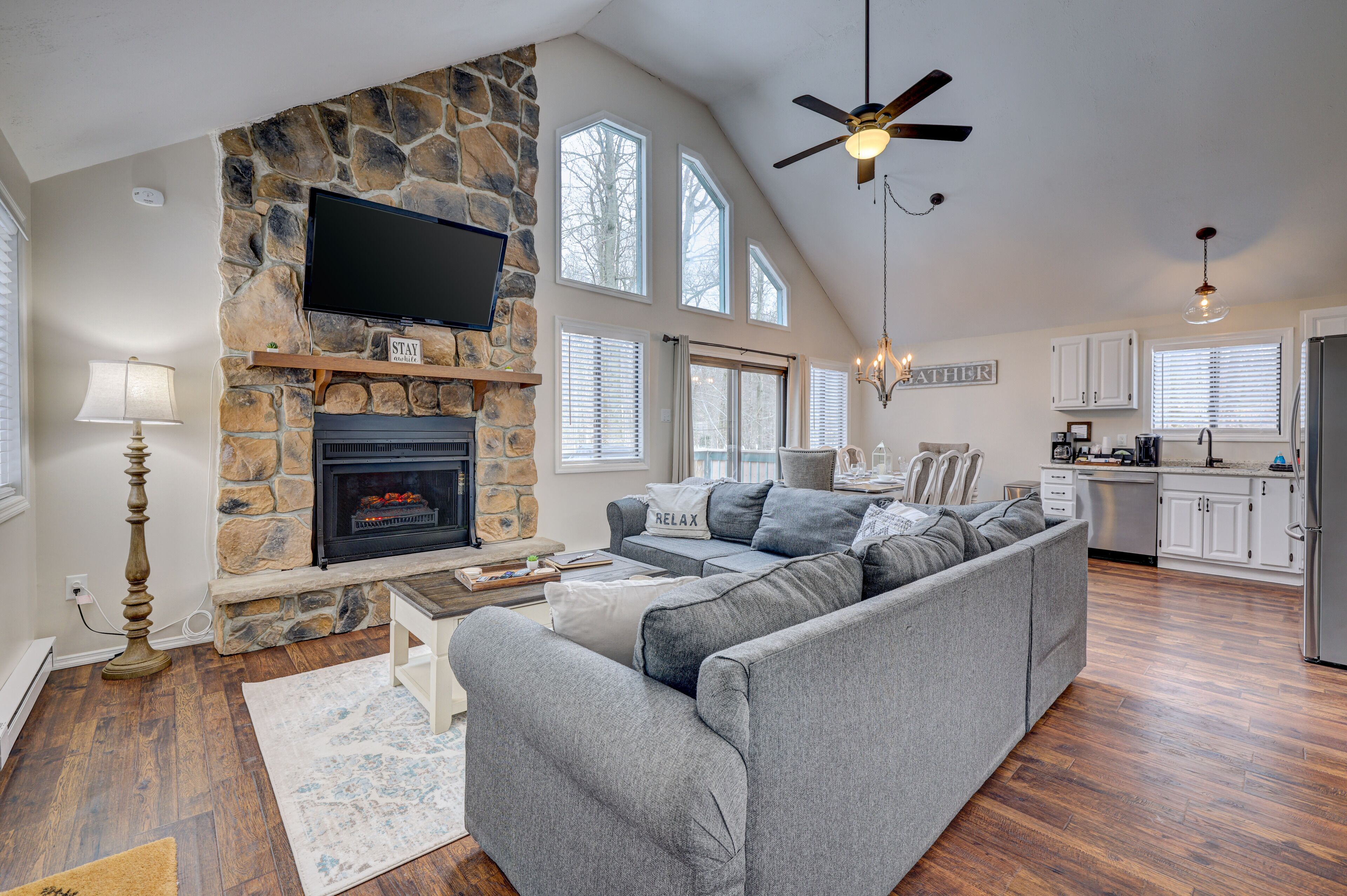 Poconos Hideaway - Close to hiking and water parks. Perfect for families. 