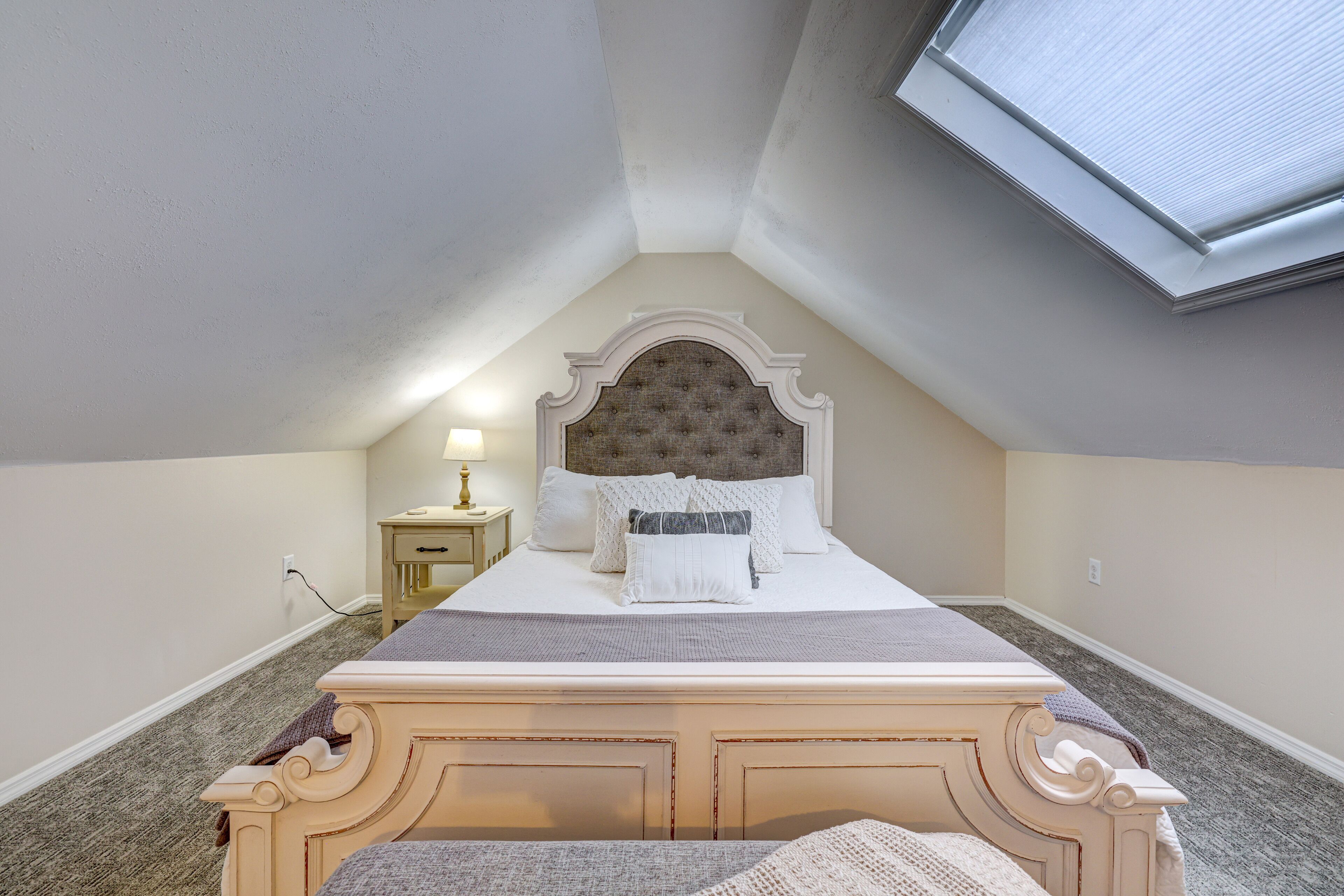 Poconos Hideaway - Close to hiking and water parks. Perfect for families. 