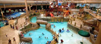 Poconos Hideaway - Close to skiing and water parks. Perfect for families.