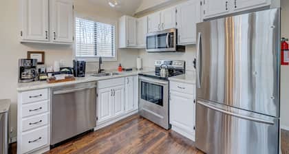 Poconos Hideaway - Close to skiing and water parks. Perfect for families.