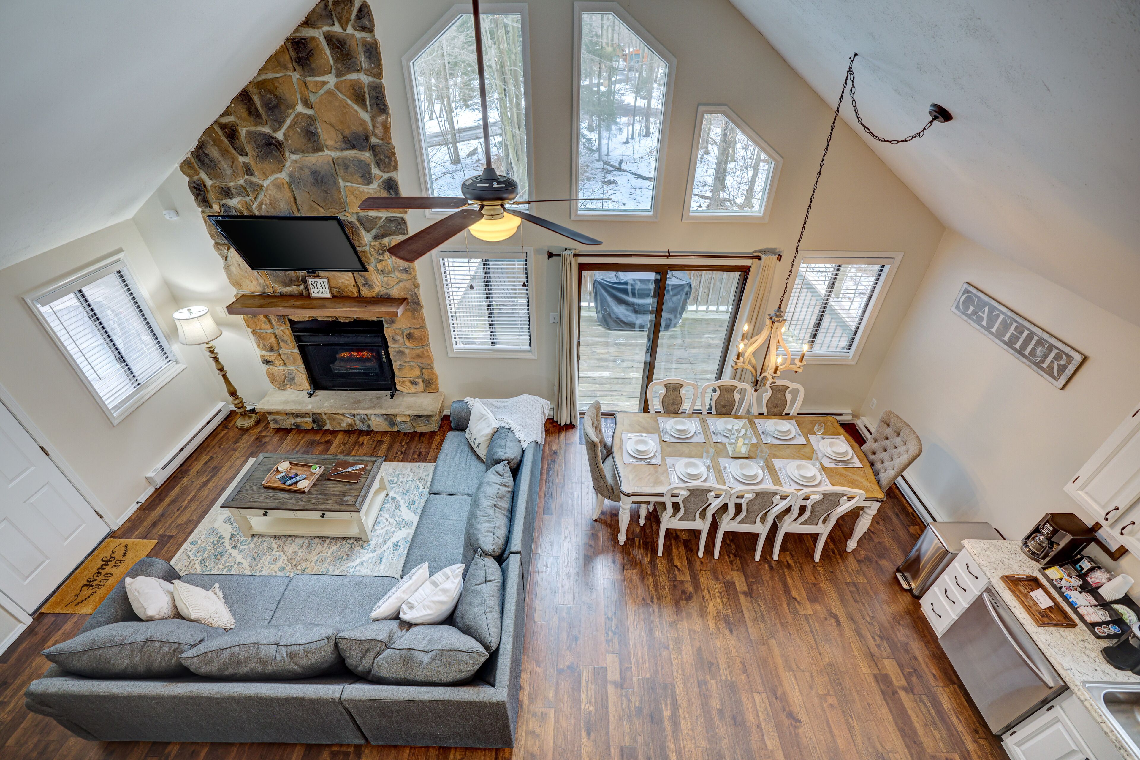 Poconos Hideaway - Close to hiking and water parks. Perfect for families. 