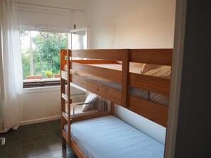 2 bedrooms, WiFi, bed sheets