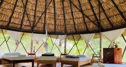 Cayuco Maya