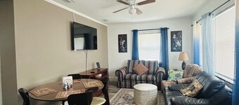 Two bedrooms cute and cozy house in Melbourne