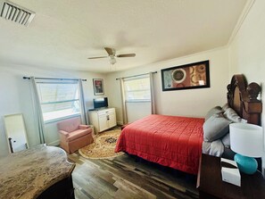 2 makuuhuonetta, silitysrauta/-lauta, ilmainen Wi-Fi, vuodevaatteet