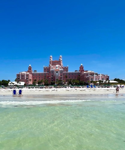 2 Bedroom Golf Course View, Near the Beach!